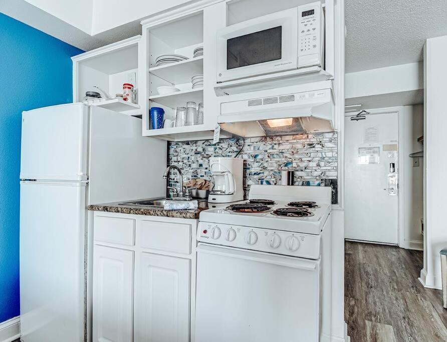 Ocean Front Comfy Condo W/Kitchen, Sleeps 4, Snowbird Paradise Мертл-Біч Екстер'єр фото
